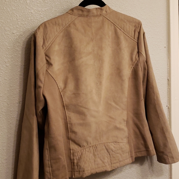 Women's jacket - Picture 2 of 5